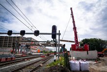 240805-Sloop-ligger-boven-het-spoor-Raymond-Bos-Beeldnummer-00167-1